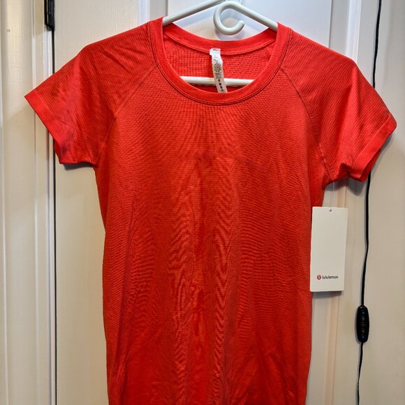 NWT Lululemon Women's Size 8 Swiftly Tech Short Sleeve 2.0 Top - Picture 2 of 10